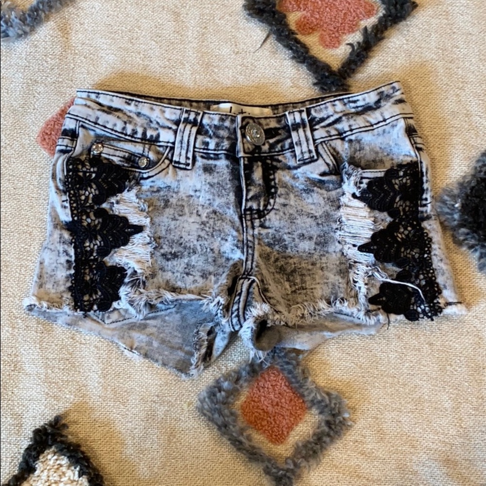 selling these cute jean shorts !